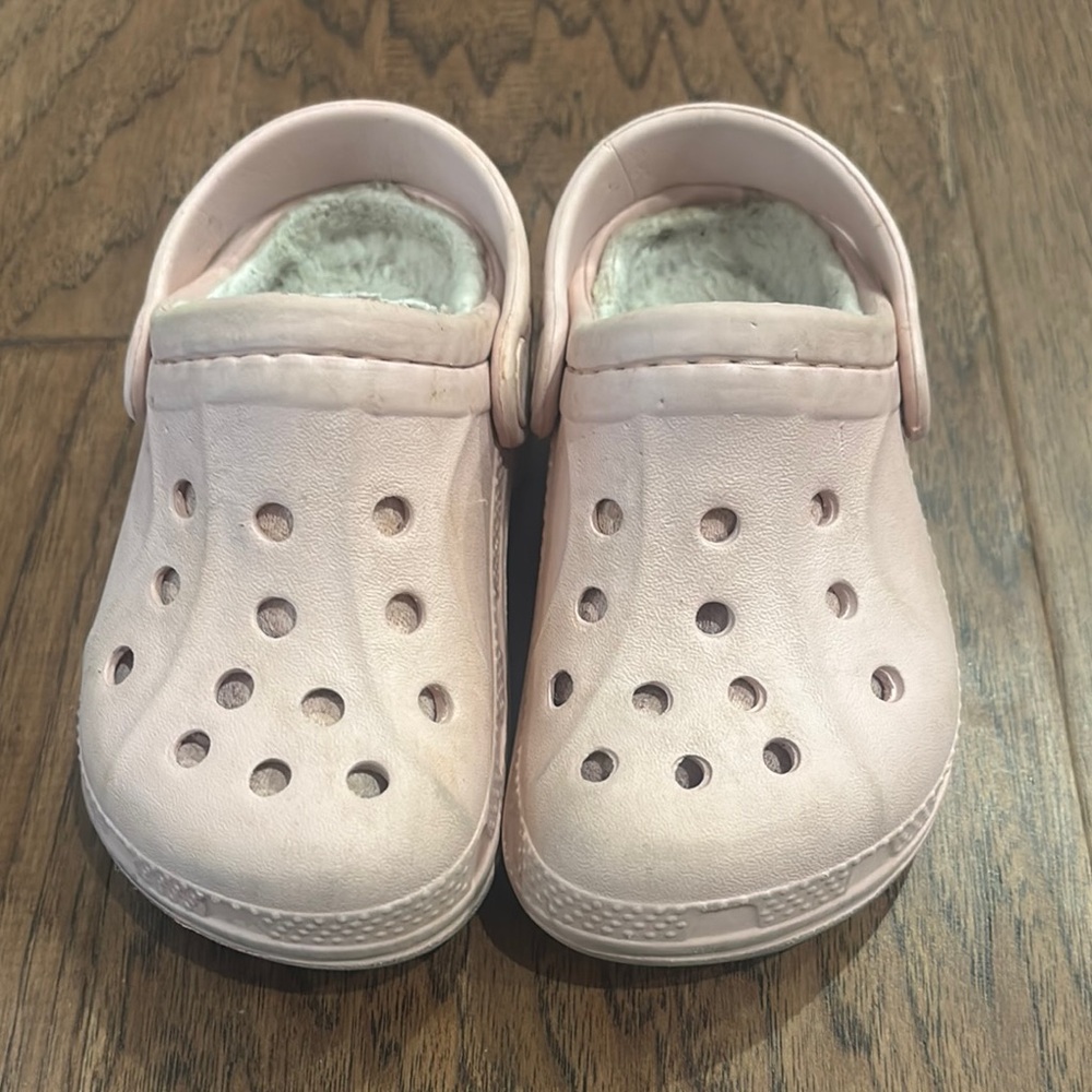 Kids Pink lined Crocs